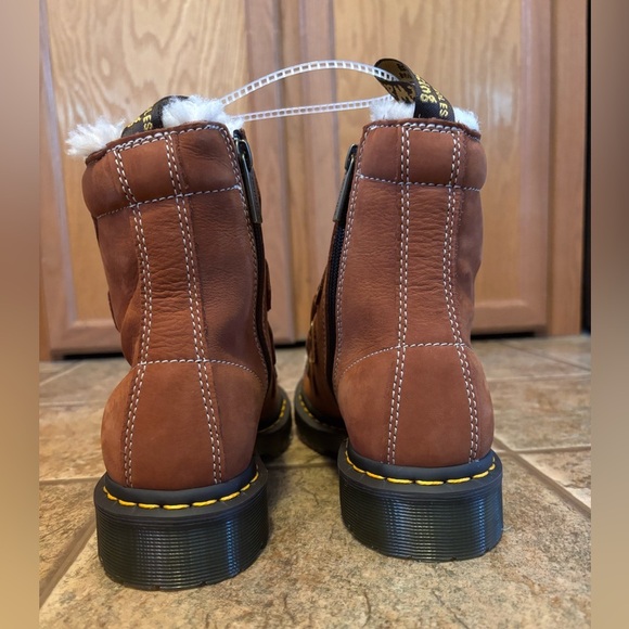 NWOT Dr. Martens women’s 1460 Lace To Toe Fur Lined Buttersoft Boots sz 5 - Picture 4 of 9